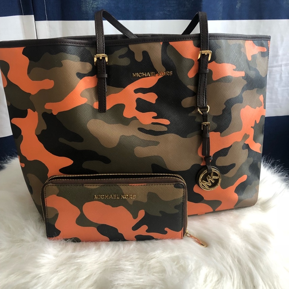 Michael Kors orange camo large tote set